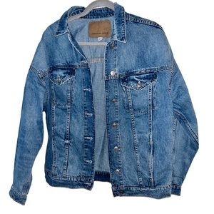NEW WITH TAGS! American Eagle Size Medium Blue “Boyfriend Denim” Jean Jacket